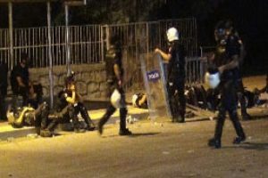 Hatay'daki gösterilerde 3 polis yaralandı