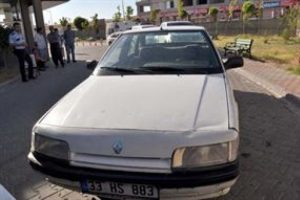 Otomobilde mahsur kalan &ccedil;ocuk &ouml;ld&uuml;