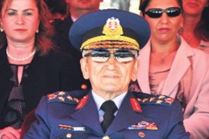 Komutanın başına talih kuşu kondu!