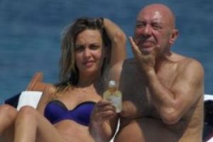 Dikran Masis eşiyle Bodrum'da