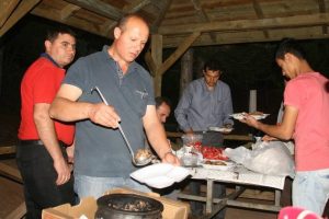 Vatandaşlar oru&ccedil;larını piknik yaparak a&ccedil;ıyor