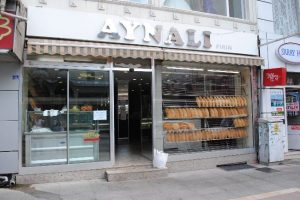 Fırına giren hırsız iş&ccedil;ilerin parasını &ccedil;aldı