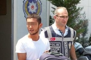 İş bulmaya geldi adam bı&ccedil;akladı