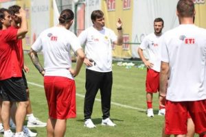 Ertuğrul Sağlam Eskişehir'e alıştı!