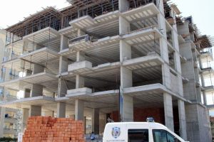 İnşaattan d&uuml;şen iş&ccedil;i hayatını kaybetti