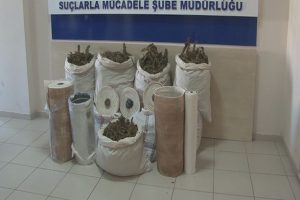 Rulo halıların i&ccedil;inde uyuşturucu