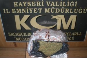 Zehir tacirleri yakayı ele verdi