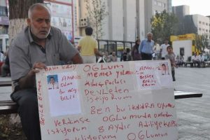 Evlatları i&ccedil;in a&ccedil;lık grevine başladılar