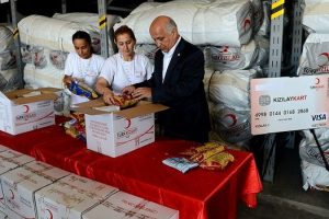 T&uuml;rk Kızılayı ihtiya&ccedil; sahiplerini yalnız bırakmıyor
