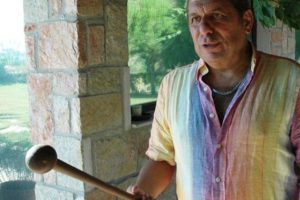 Erman Toroğlu'ndan hırsıza 'otantik' g&ouml;zdağı!