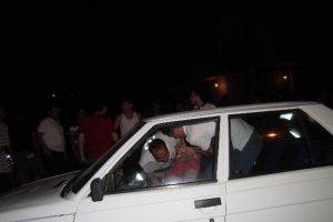 Kaza yapan kadın s&uuml;r&uuml;c&uuml; şoka girdi