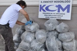 Kiralık otomobille uyuşturucu sevkiyatı