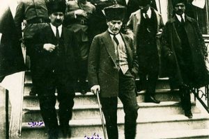 Atat&uuml;rk'&uuml;n hi&ccedil; g&ouml;r&uuml;lmemiş fotoğrafları