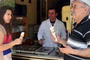 Zemzem sulu hurmalı dondurma