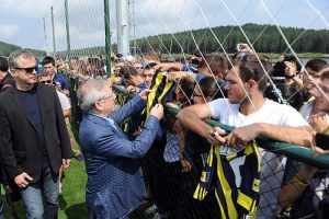 Aziz Yıldırım Fenerbah&ccedil;e antrenmanında