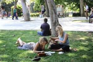Yenilenen Gezi Parkı'na turist akını