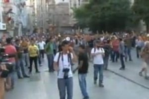 İstiklal'de gazetecilere saldırı