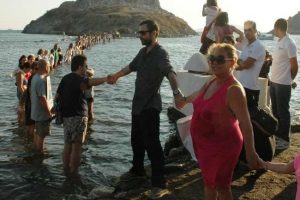 Nejat İşler eylemde