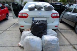 Ele ge&ccedil;irilen 83 kilo esrara 2 tutuklama