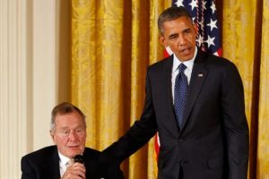 Obama'dan baba Bush'a &ouml;d&uuml;l