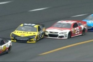 Nascar yarışına kazalar damga vurdu