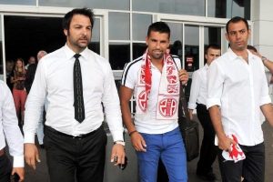 Baros Antalyaspor'a imzaya geldi