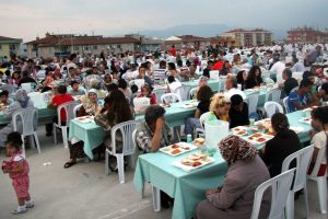 Doruk Sağlık Grubu iki bin kişiye iftar verdi