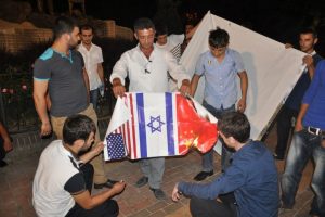 Uygur katliamına gen&ccedil;lerden tepki