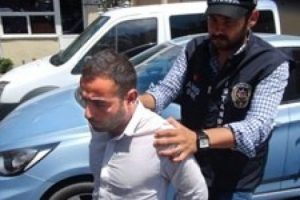 Kavga edenleri &ouml;ld&uuml;rerek ayırdı
