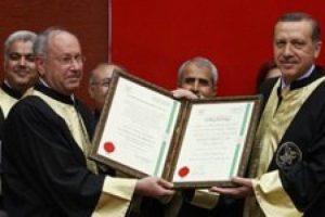 Erdoğan'a verilen fahri doktora &uuml;nvanı geri &ccedil;ekildi
