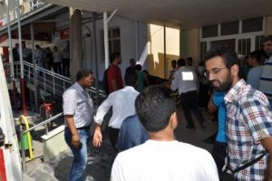 &Ccedil;atışmada yaralanan 4 Suriyeli Ceylanpınar'a getirildi