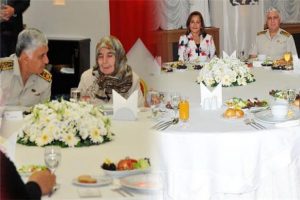 Orgeneral Necdet &Ouml;zel'den anlamlı iftar