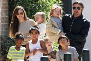 Angelina Jolie Brad Pitt'i tatile g&ouml;nderdi