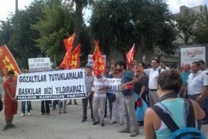 "Gezi" g&ouml;zaltıları emniyet &ouml;n&uuml;nde protesto edildi