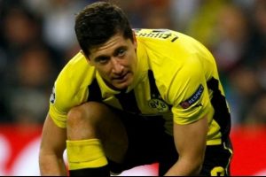 Lewandowski &ouml;n&uuml;ne bakıyor