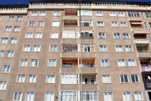 Apartmanı keneler istila etti