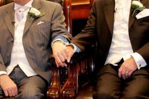 İngiltere'de eşcinsel evliliğe onay