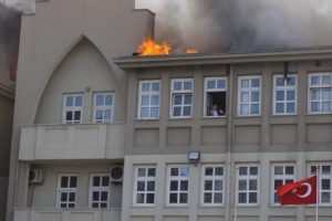 Maltepe'de lisede yangın