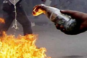 AK Parti il&ccedil;e binasına molotoflu saldırı