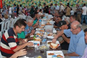 BTSO iftar sofrasında 20 bin Bursalı iftarını a&ccedil;tı