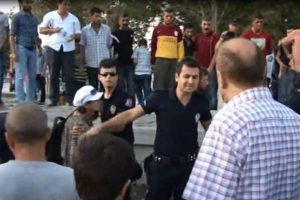 Gezi Parkı'nda &ccedil;ay kavgası