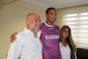 Waterman Karab&uuml;kspor'a imza attı