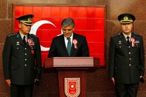 Muhafız Alayı'nda Sancak devir teslim t&ouml;reni