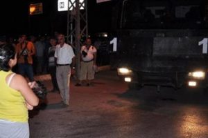 Eylemciler bebekleri kullanmaya başladı