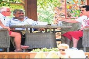 İbrahim Tatlıses doktorunu yanından ayırmıyor