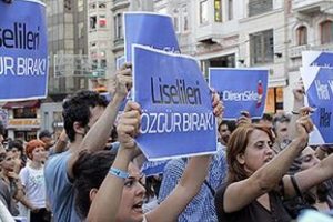 İstiklal'de hareketli saatler