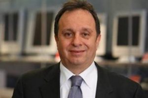Yerli akıllı telefon &uuml;&ccedil; aya geliyor
