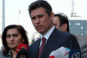 Metin Feyzioğlu'na su&ccedil; duyurusu
