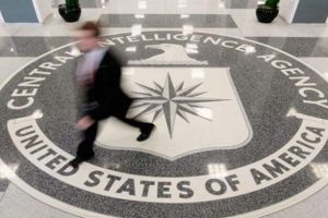 Eski CIA b&uuml;ro şefine g&ouml;zaltı şoku