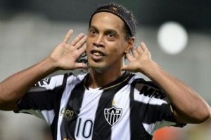 Ronaldinho Kartal oluyor